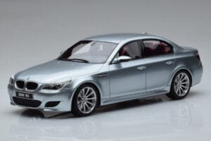 BMW M5 E60 Srebrny Otto 1:18 OT426 Żywica