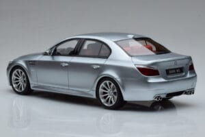 BMW M5 E60 Srebrny Otto 1:18 OT426 Żywica — zdjęcie 5 z 6
