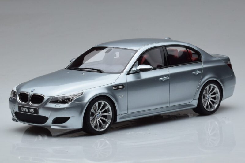 BMW M5 E60 Srebrny Otto 1:18 OT426 Żywica