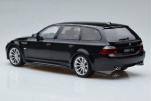 BMW M5 E61 Touring Czarny Otto 1:18 OT1020 Żywica — zdjęcie 5 z 6