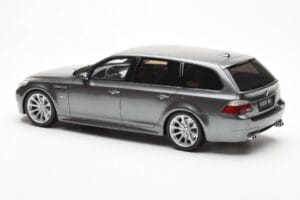BMW M5 E61 Touring Szary Otto 1:18 OT189 Żywica — zdjęcie 5 z 6