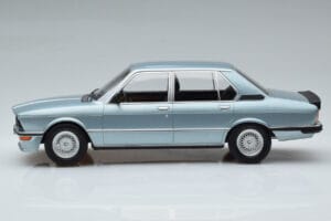 BMW M535i E12 Niebieski Norev 1:18 183269 Metal — zdjęcie 3 z 6