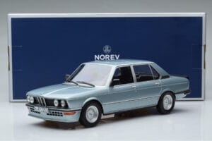 BMW M535i E12 Niebieski Norev 1:18 183269 Metal — zdjęcie 6 z 6