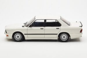 BMW M535i E28 Alpine Biały AUTOart 1:18 75161 Metal — zdjęcie 4 z 10