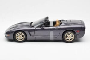 Chevrolet Corvette C5 Kabriolet Fioletowy Perłowy Metaliczny UT Models 1:18 21010 Metal — zdjęcie 3 z 6