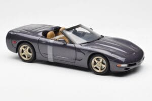 Chevrolet Corvette C5 Kabriolet Fioletowy Perłowy Metaliczny UT Models 1:18 21010 Metal — zdjęcie 4 z 6