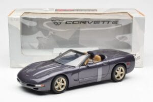 Chevrolet Corvette C5 Kabriolet Fioletowy Perłowy Metaliczny UT Models 1:18 21010 Metal — zdjęcie 6 z 6