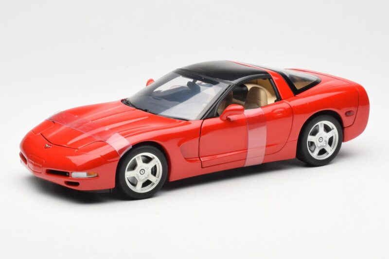 Chevrolet Corvette C5 Hardtop Czerwony UT Models 1:18 21041 Metal
