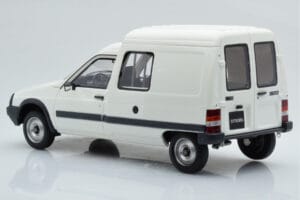 Citroen C15 E Biały Otto 1:18 OT956B Żywica — zdjęcie 4 z 6