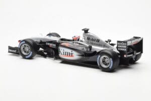 McLaren MP4/17D #6 K. Raikkonen F1 2003 Hot Wheels 1:18 B1650 Metal — zdjęcie 4 z 6