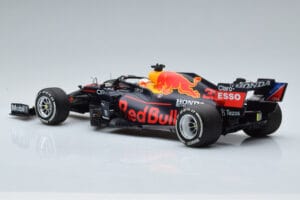 Red Bull Racing RB16B #33 M. Verstappen Abu Dhabi GP F1 World Champion 2021 Minichamps 1:18 110212333 Metal — zdjęcie 5 z 6