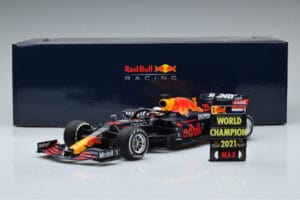Red Bull Racing RB16B #33 M. Verstappen Abu Dhabi GP F1 World Champion 2021 Minichamps 1:18 110212333 Metal — zdjęcie 6 z 6