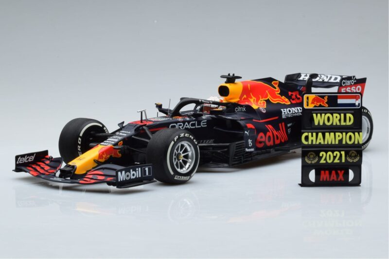 Red Bull Racing RB16B #33 M. Verstappen Abu Dhabi GP F1 World Champion 2021 Minichamps 1:18 110212333 Metal