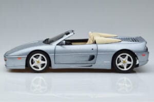 Ferrari F355 Spider Hot Wheels 1:18 23907 Metal — zdjęcie 4 z 7