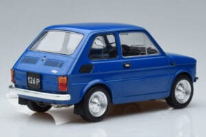Fiat 126P Niebieski MCG 1:18 MCG18324 Metal — zdjęcie 2 z 6