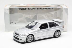 Ford Escort RS Cosworth Wersja Drogowa Srebrny UT Models 1:18 22706 Metal — zdjęcie 2 z 6