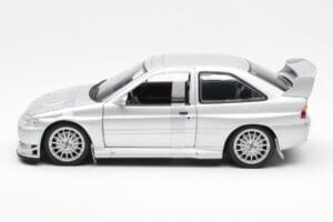 Ford Escort RS Cosworth Wersja Drogowa Srebrny UT Models 1:18 22706 Metal — zdjęcie 3 z 6