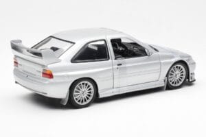 Ford Escort RS Cosworth Wersja Drogowa Srebrny UT Models 1:18 22706 Metal — zdjęcie 5 z 6
