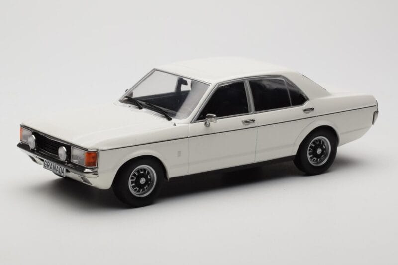 Ford Granada Mk1 Biały MCG 1:18 MCG18395 Metal