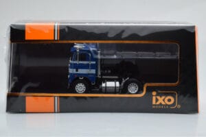 Freightliner COE Niebieski Biały IXO 1:43 TR111 Metal — zdjęcie 4 z 4