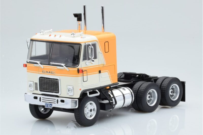 GMC Astro 95 Beżowy Biały IXO 1:43 TR167 Metal
