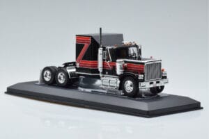 GMC General Czerwony Czarny IXO 1:43 TR102 Metal — zdjęcie 4 z 6