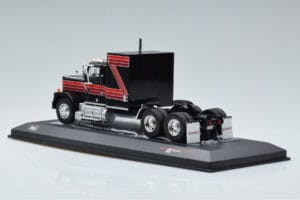 GMC General Czerwony Czarny IXO 1:43 TR102 Metal — zdjęcie 5 z 6