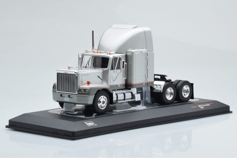 GMC General SBFA Srebrny IXO 1:43 TR166 Metal