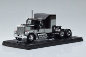 GMC General Srebrny Czarny IXO 1:43 TR117 Metal