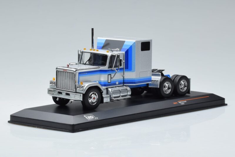 GMC General Srebrny IXO 1:43 TR079 Metal