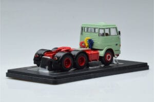 Henschel HS 19 TS Zielony IXO 1:43 TR151 Metal — zdjęcie 2 z 6