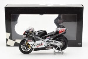 Honda NSR500 West Honda Pons #65 L. Capirossi 500cc World Championship 2001 Minichamps 1:12 122016165 Metal — zdjęcie 4 z 4