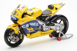 Honda RC211V Pramac Pons #3 M. Biaggi MotoGP 2003 Minichamps 1:12 122037103 Metal — zdjęcie 2 z 4