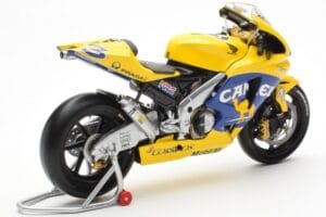 Honda RC211V Pramac Pons #3 M. Biaggi MotoGP 2003 Minichamps 1:12 122037103 Metal — zdjęcie 3 z 4