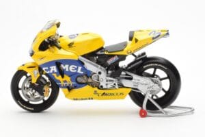 Honda RC211V Pramac Pons #3 M. Biaggi MotoGP 2003 Minichamps 1:12 122037103 Metal