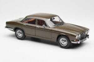 Jaguar XJ6 Series 1 4.2 Sable Brązowy Paragon 1:18 2011004 Metal — zdjęcie 6 z 8