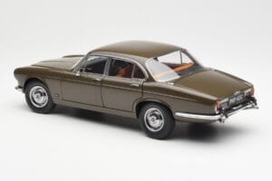 Jaguar XJ6 Series 1 4.2 Sable Brązowy Paragon 1:18 2011004 Metal — zdjęcie 7 z 8