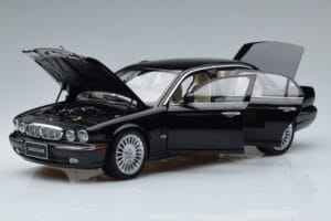 Jaguar XJ6 X350 Ebony Czarny Almost Real 1:18 810501 Metal — zdjęcie 2 z 11