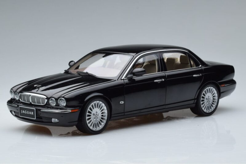 Jaguar XJ6 X350 Ebony Czarny Almost Real 1:18 810501 Metal