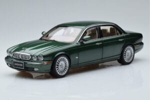 Jaguar XJ6 X350 Racing Zielony Almost Real 1:18 810502 Metal