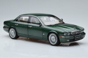 Jaguar XJ6 X350 Racing Zielony Almost Real 1:18 810502 Metal — zdjęcie 6 z 13