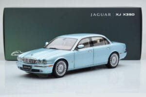 Jaguar XJ6 X350 Seafrost Jasny Niebieski Almost Real 1:18 810503 Metal — zdjęcie 11 z 11