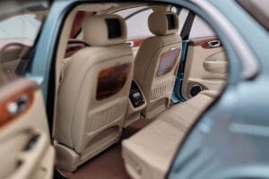 Jaguar XJ6 X350 Seafrost Jasny Niebieski Almost Real 1:18 810503 Metal — zdjęcie 10 z 11