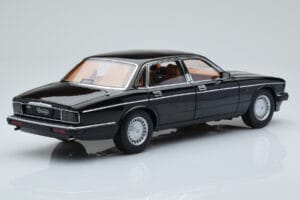 Jaguar XJ6 XJ40 Ebony Czarny Almost Real 1:18 810543 Metal — zdjęcie 3 z 11
