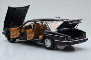 Jaguar XJ6 XJ40 Ebony Czarny Almost Real 1:18 810543 Metal — zdjęcie 5 z 11