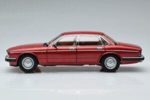 Jaguar XJ6 XJ40 Flamenco Czerwony Almost Real 1:18 810541 Metal — zdjęcie 5 z 11