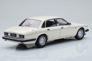 Jaguar XJ6 XJ40 Glacier Biały Almost Real 1:18 810542 Metal — zdjęcie 3 z 11
