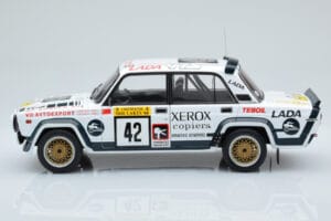 Lada 2105 VFTS #42 S. Brundza Rally 1000 Lakes 1984 IXO 1:18 18RMC146 Metal — zdjęcie 3 z 6