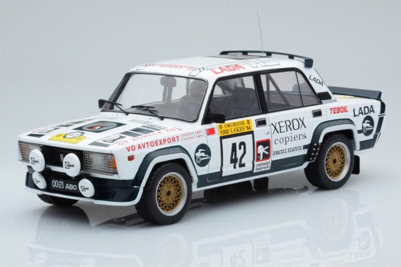 Lada 2105 VFTS #42 S. Brundza Rally 1000 Lakes 1984 IXO 1:18 18RMC146 Metal