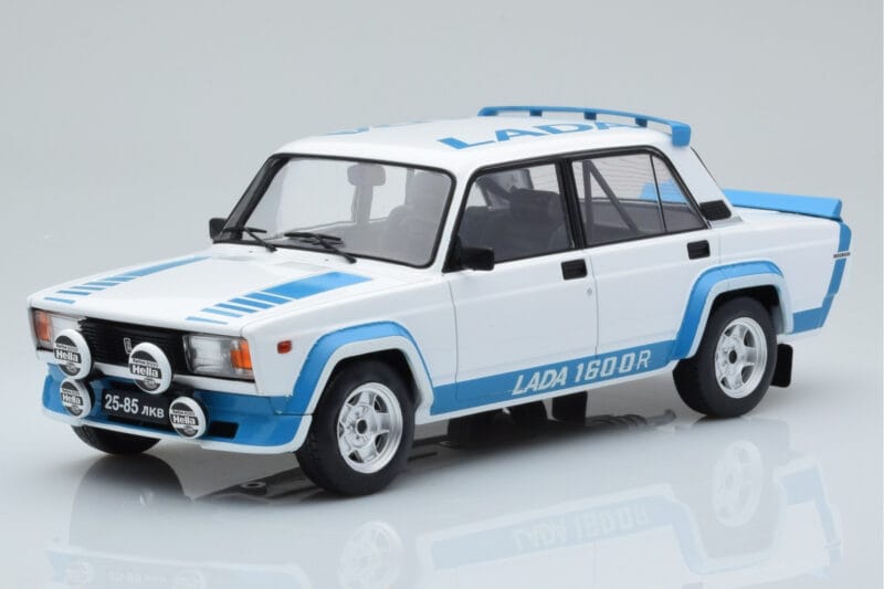 Lada 2105 VFTS Biały IXO 1:18 18CMC144 Metal